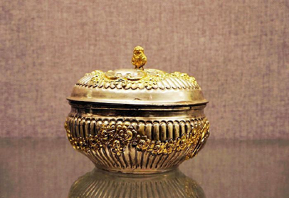 �ƽ��ɻ����ǹ�