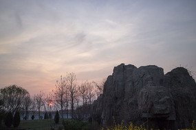 ��԰�е�ɽʯ