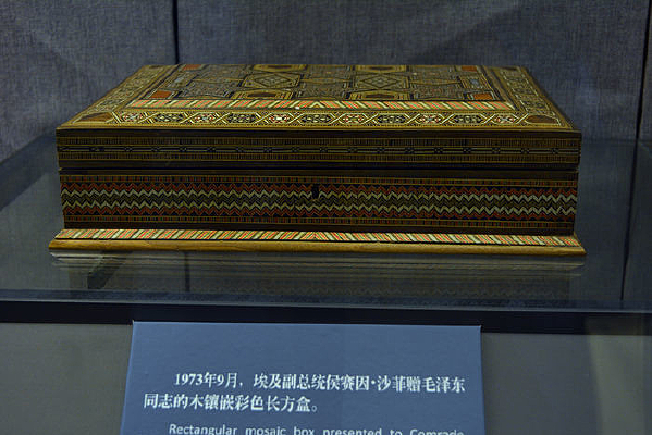 ľ��Ƕ��ɫ������