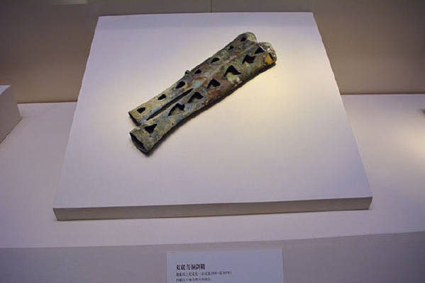 �ļҵ��ϲ��Ļ�˫����ͭ����