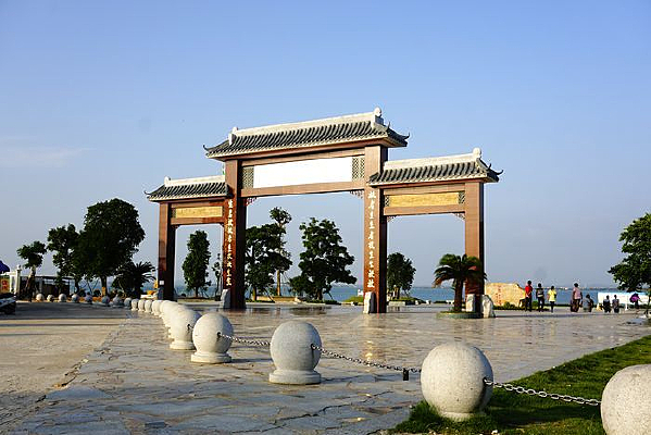 ���߹㳡�Ʒ�