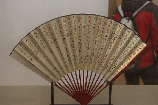 �������