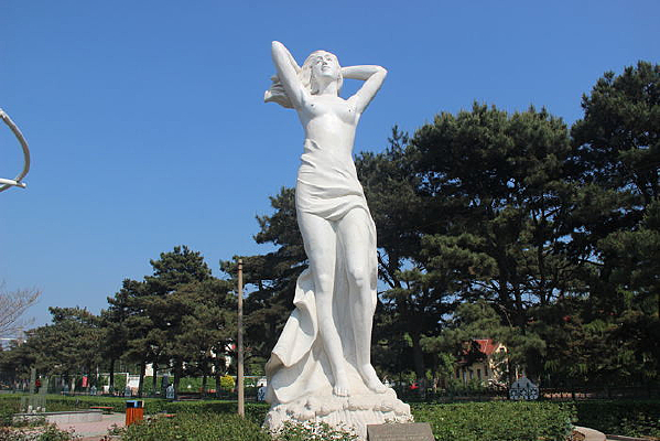 ����Ů����