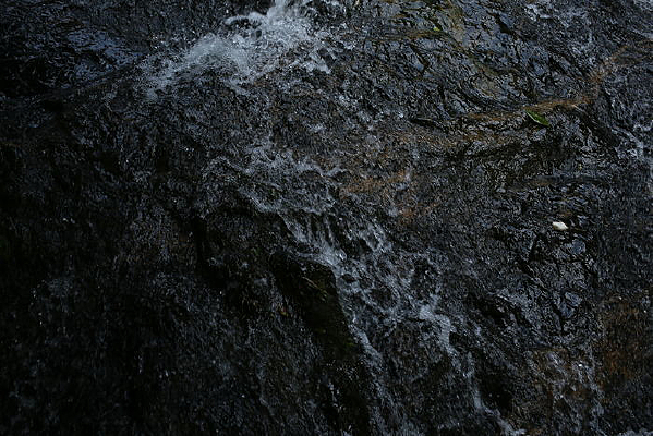 ��ʯ�е���ˮ