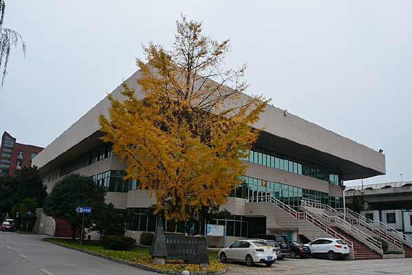 ���Ͻ���