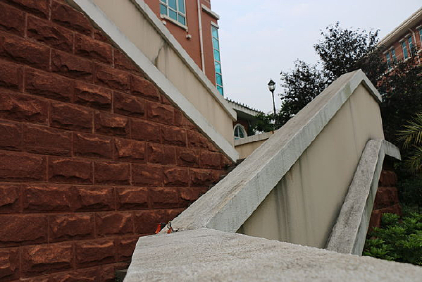 ѧУ̨�׷���