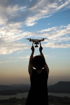 无人机起飞瞬间