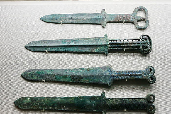 ս����ͭ���̽�