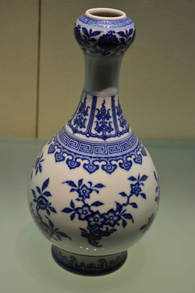 ��Ǭ¡�໨��֦��������ͷƿ