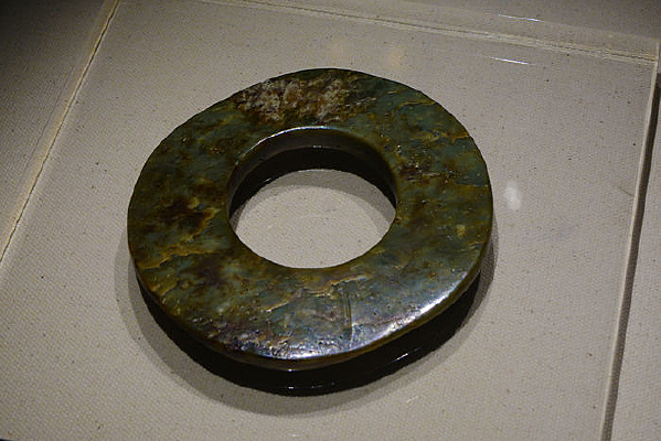 ��ɫ��Բ���