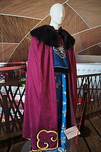 ������ɫ����