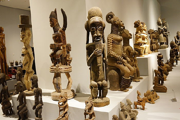 ����չ��