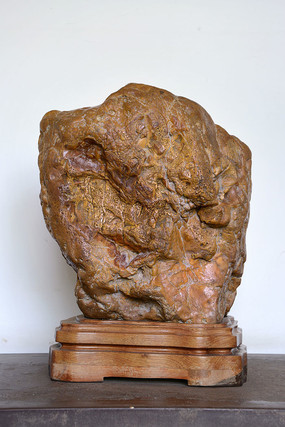 ��ɫ����ʯ