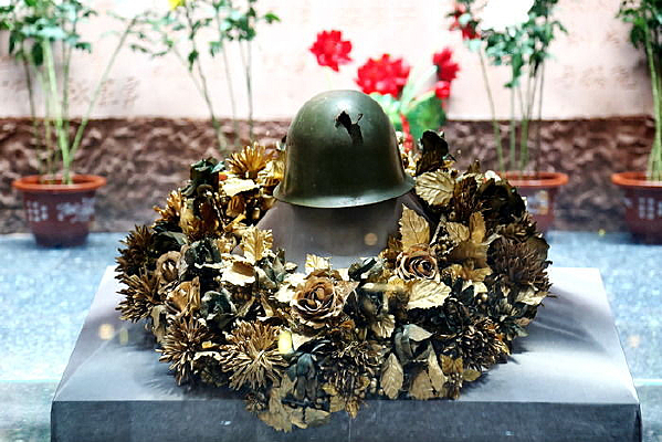 ͷ��������ɵ�����Ӣ�ۼ��