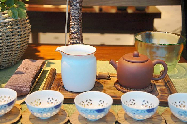 �������