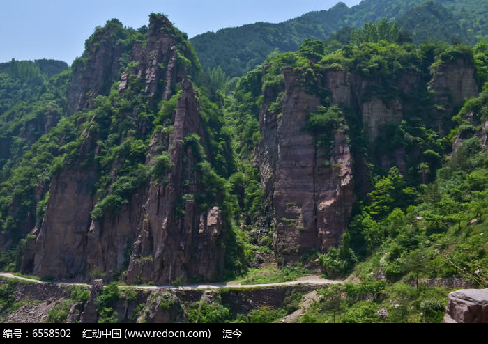 太行山陡峭的山峰和崎岖的山路近拍图高清图片下载_红动中国