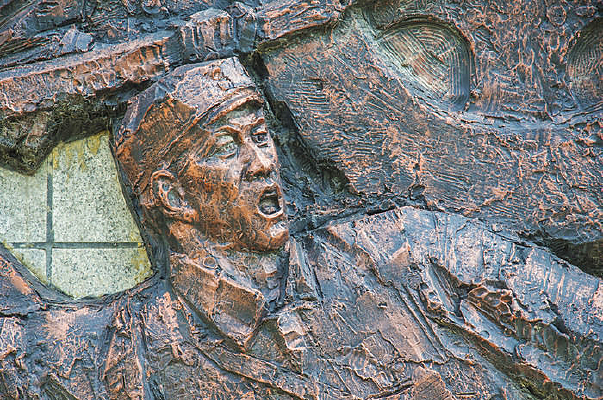 ��ɽ��ʿ��԰���ս���е�Ͷ��սʿ�����񸡵�