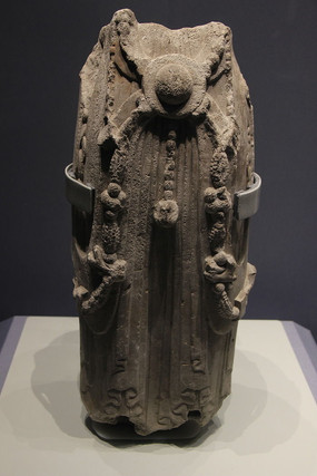 ʯ����������м�