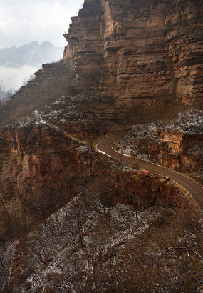 ̫��ɽ�ϵĵ�·