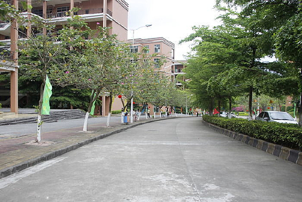 ѧУ��һ�н���