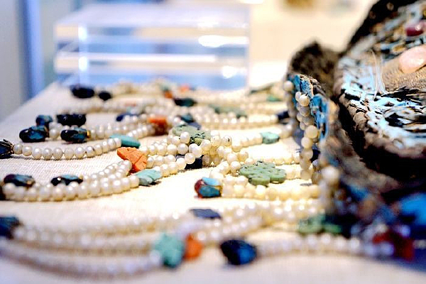 �������