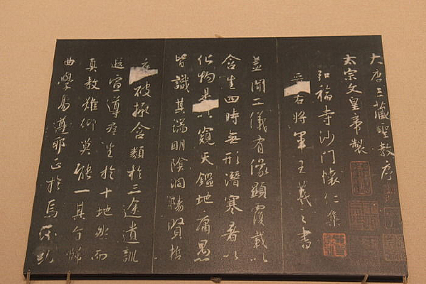 ���ʼ�����֮������ʥ���򲢶��ľ���