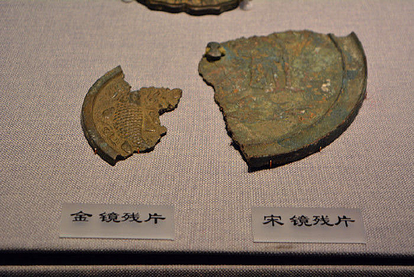 ���ξ���Ƭ