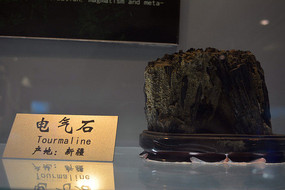 �½�����ʯ