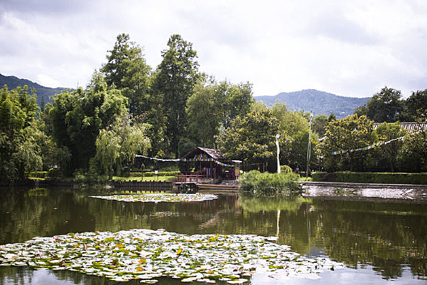 �峺������Զ����С��