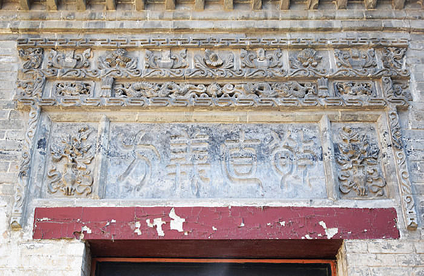 ����ש��