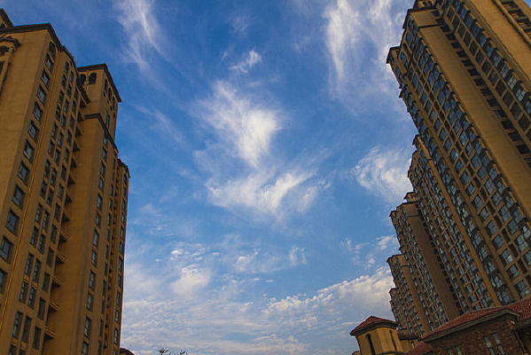 ������ɫ�ĸ߲㽨��