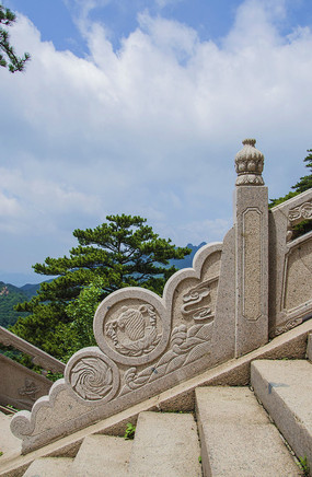 ǧɽ���ձ���ʯ��Χ��������