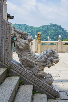 ǧɽ���ձ���Χ��ʯ�׹�ʨ��ʯ��