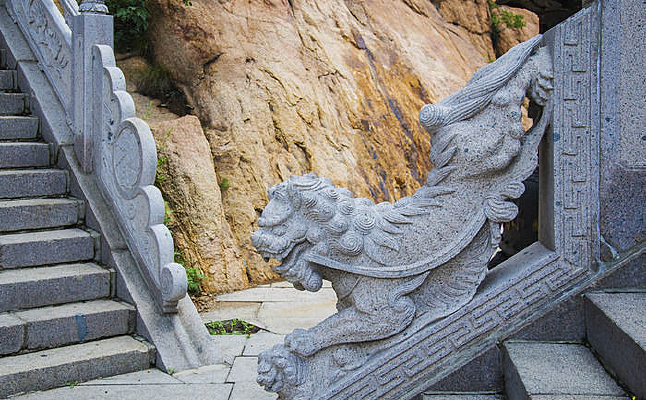 ǧɽ���ձ���Χ��ʯ��ĸʯʨ����