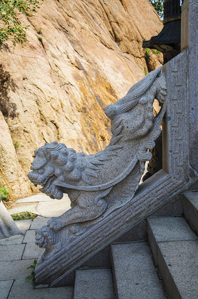 ǧɽ���ձ���Χ��ʯ��ĸʨ��ʯ��