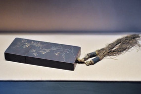 ����۾���