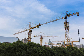 建筑工地塔吊侧面