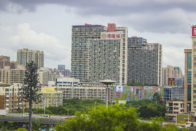 ���ĸ�¡��