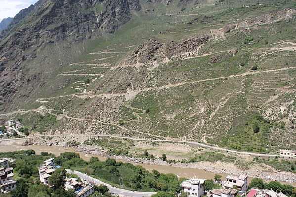  �������²�կ�Ӿ���ɽ֮·