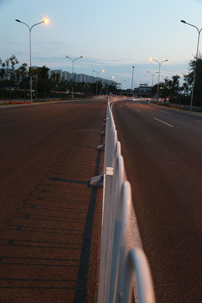 ��·�ķָ�դ��