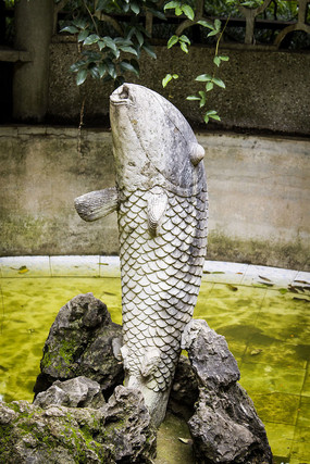 鲤鱼雕塑