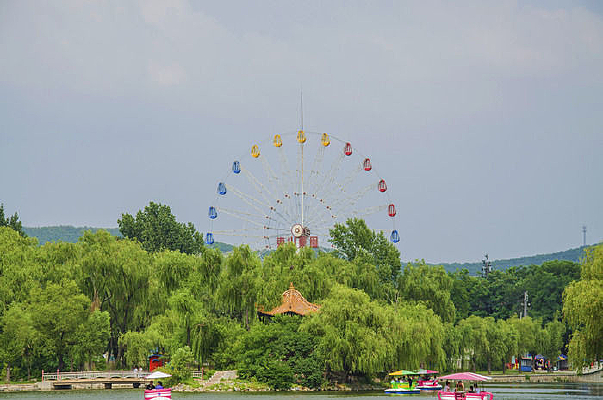 ��ɽ��һ�Ź�԰�Ͷ�����ͤ��Ħ����