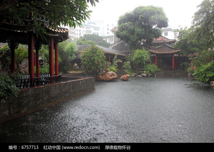 清晖园下雨图片