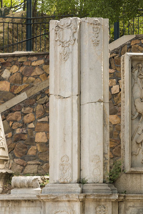 ŷʽʯ���м�