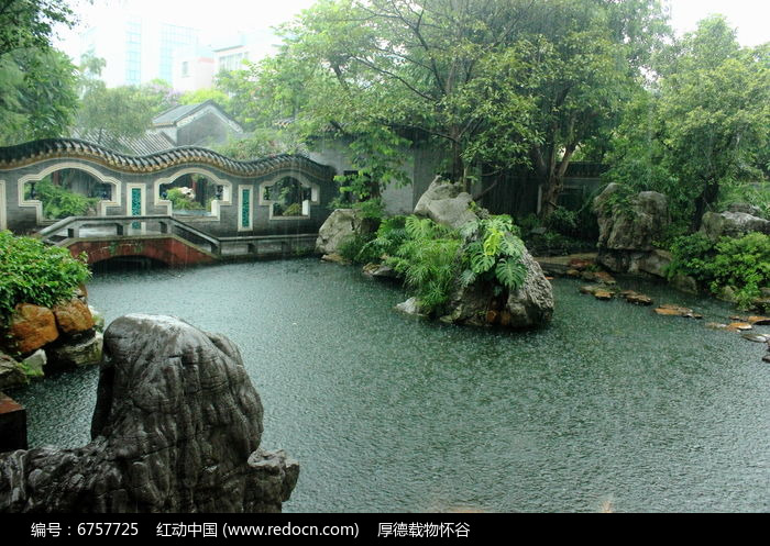 清晖园下雨图片