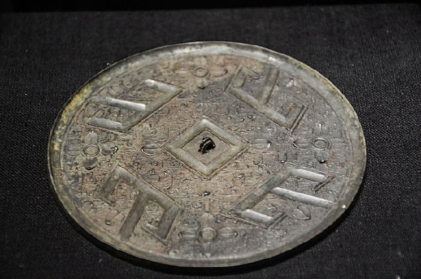 �������ɽս��������ɽ��ͭ��