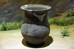 Ļ