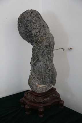 ��ɫ��ͷ��ʯ