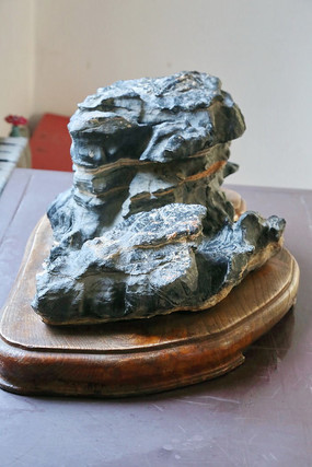 ��ɫ�����ʯ