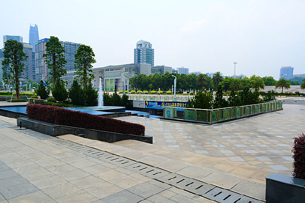 �����Ĺ㳡